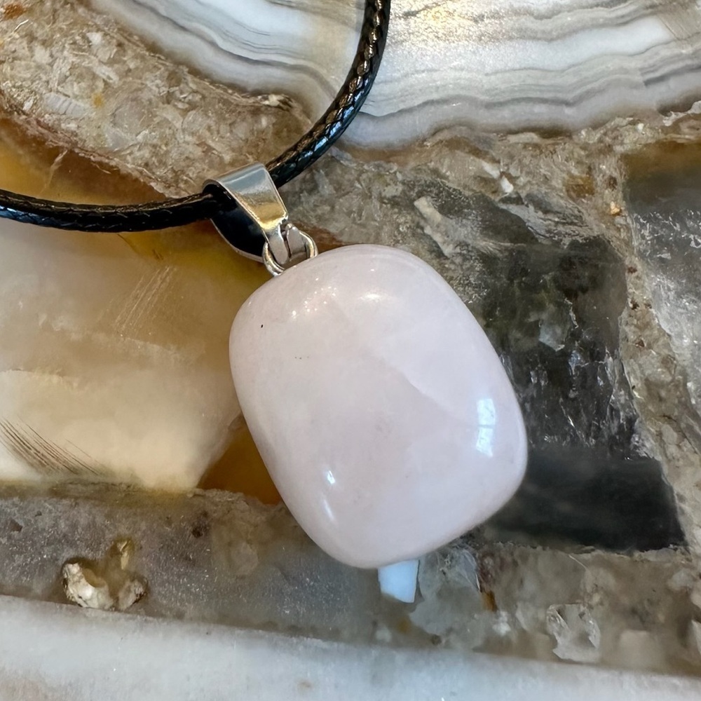 3070 Chic Rose Quartz Pendant Necklace